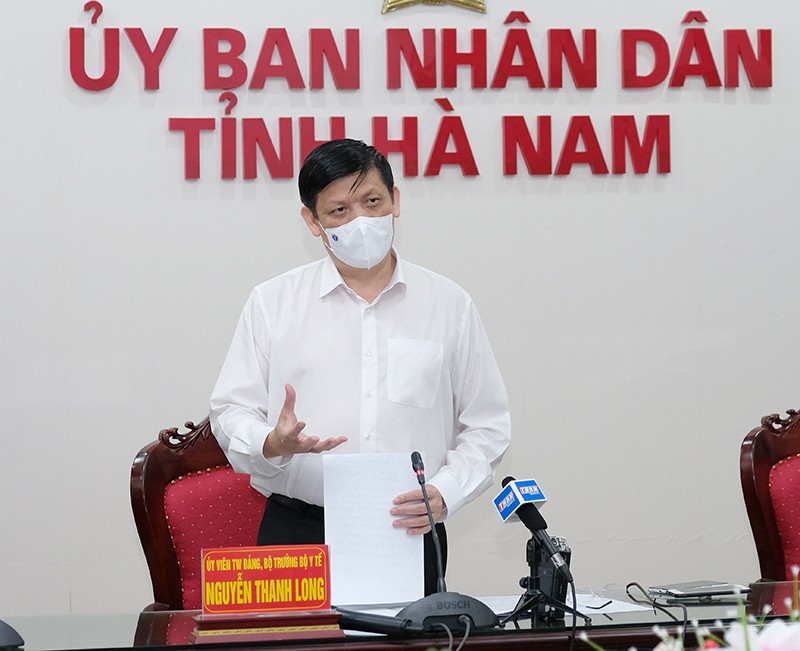 Bộ trưởng Nguyễn Thanh Long tại buổi làm việc về công tác phòng chống dịch với lãnh đạo chủ chốt tỉnh Hà Nam tối ngày 29/4. Ảnh: Trần Minh.