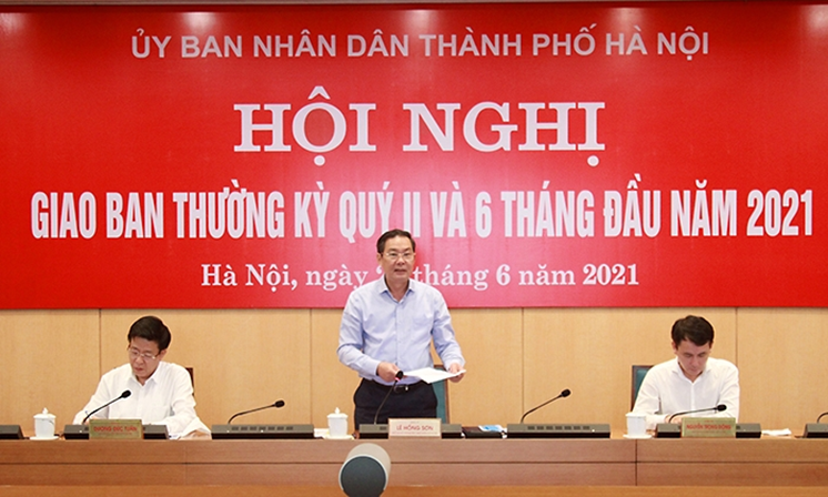 Phó Chủ tịch Thường trực UBND TP Hà Nội Lê Hồng Sơn phát biểu tại hội nghị.