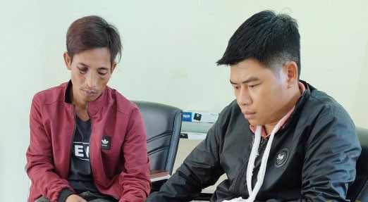 2 đối tượng Bùi Văn Hóa và Trần Văn Hiền tại cơ quan điều tra. Ảnh: Công an tỉnh Đắk Nông.