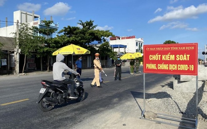 Cơ quan chức năng tỉnh Nam Định kiểm soát hoạt động ra vào tỉnh.