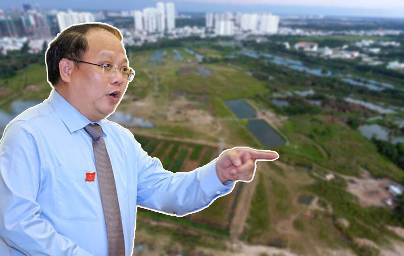 Ông Tất Thành Cang bị cáo buộc đã có hành vi không báo cáo Ban Thường vụ Thành ủy TP. Hồ Chí Minh mà tự ý cho chủ trương để cấp dưới thực hiện chuyển nhượng phần đất đã đền bù tại dự án khu dân cư Phước Kiển.