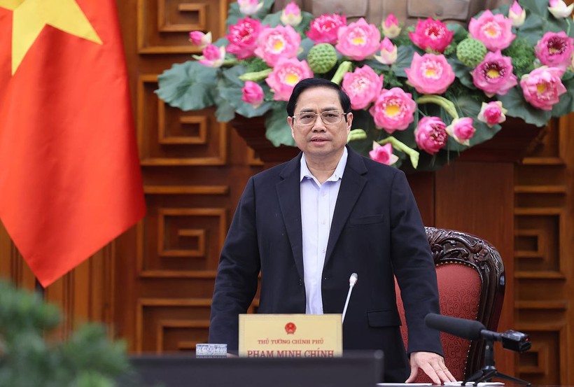 Thủ tướng Phạm Minh Chính chủ trì cuộc họp với các tỉnh khu vực miền Trung và Tây Nguyên đang chịu ảnh hưởng của bão lũ. Ảnh: Dương Giang/TTXVN.