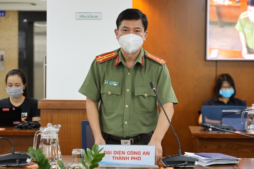 Thượng tá Lê Mạnh Hà, Phó Trưởng phòng Tham mưu Công an thành phố Hồ Chí Minh phát biểu tại buổi họp báo. Ảnh: Linh Nhi.