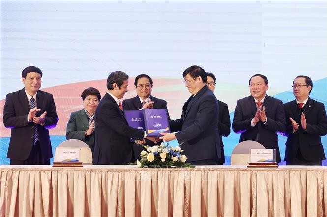 Bộ Giáo dục và Đào tạo và Bộ Y tế ký kết chương trình phối hợp về công tác y tế trường học, chăm sóc sức khỏe trẻ em, học sinh, sinh viên giai đoạn 2022-2025. Ảnh: Dương Giang.