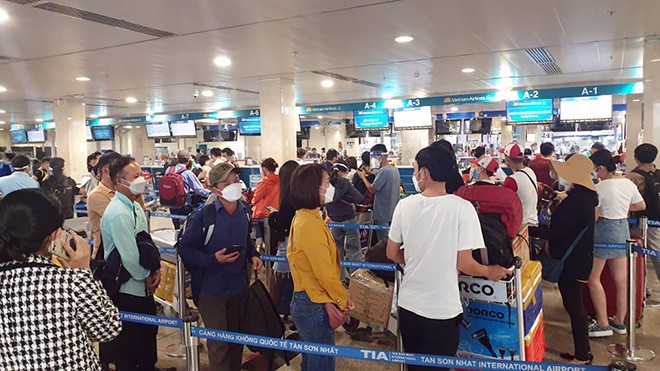 Bộ Giao thông vận tải yêu cầu làm rõ giá vé máy bay đi Thành phố Hồ Chí Minh tăng cao sau Tết.