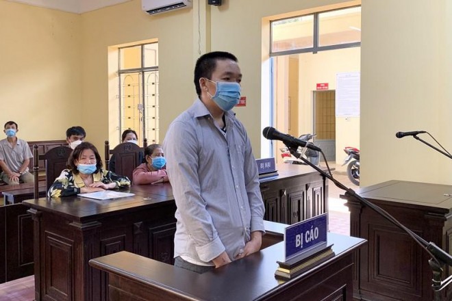 Bị cáo Nông Văn Phong tại phiên toà xét xử.