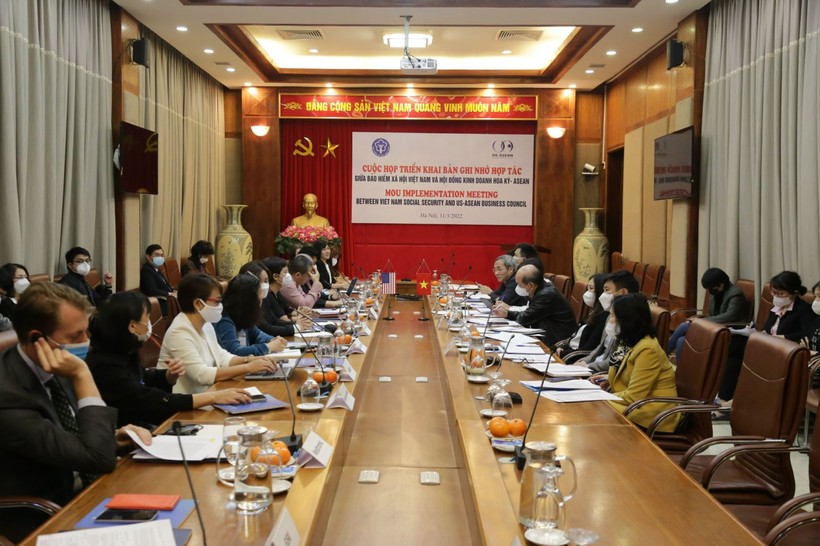 Đoàn cấp cao Hội đồng Kinh doanh Hoa Kỳ - ASEAN và Bảo hiểm xã hội Việt Nam thảo luận chương trình hợp tác về BHYT.