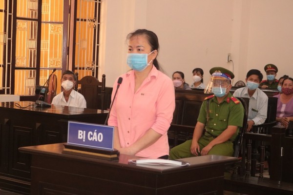 Bị cáo Hồng Thị Lẻ tại phiên tòa xét xử.