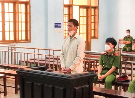 Bị cáo Đinh Văn Chung tại phiên tòa xét xử.