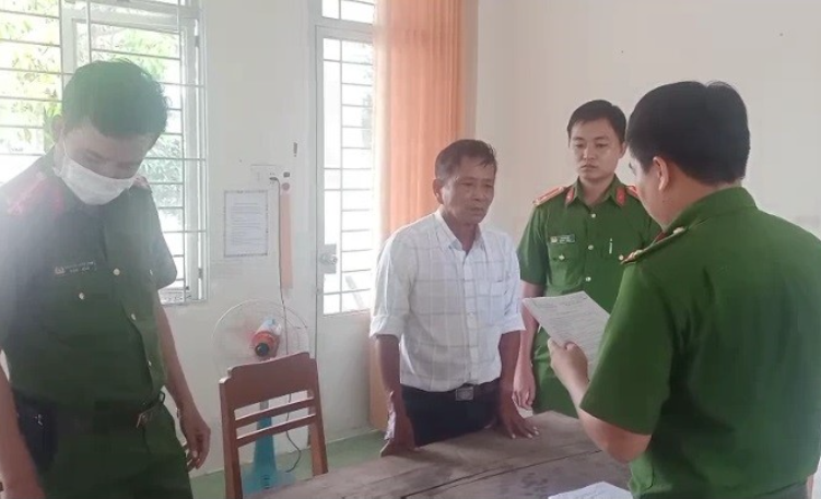 Cơ quan chức năng thi hành các biện pháp tố tụng đối với Nguyễn Phú Cường.