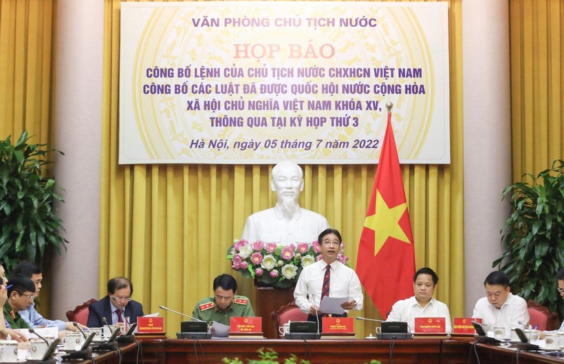Phó Chủ nhiệm Văn phòng Chủ tịch nước Phạm Thanh Hà chủ trì buổi họp báo. Ảnh: VPCTN