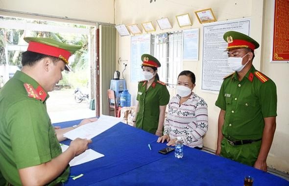 Cơ quan chức năng thi hành các quyết định tố tụng đối với Nguyễn Thị Nga.