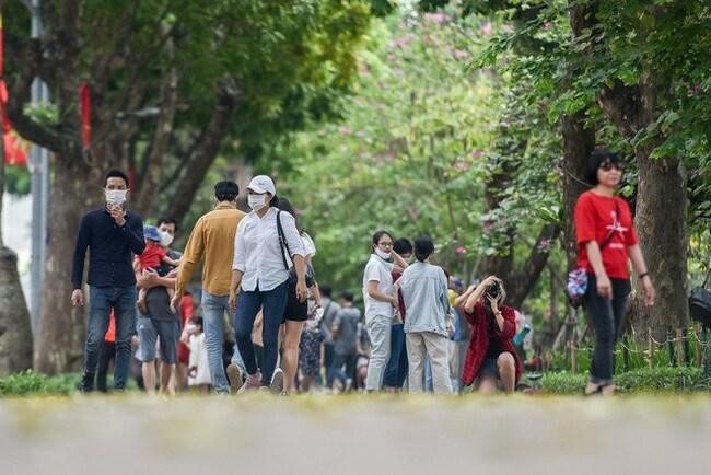 Việc kéo dài thời gian hoạt động của các không gian đi bộ trên địa bàn quận Hoàn Kiếm sẽ tạo thêm không gian vui chơi, sinh hoạt cộng đồng cho nhân dân Thủ đô, du khách trong và ngoài nước dịp nghỉ lễ Quốc khánh. Ảnh minh họa.