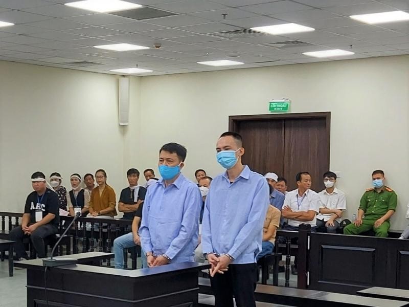 2 bị cáo tại phiên tòa xét xử. Ảnh: Nguyễn Hưng.