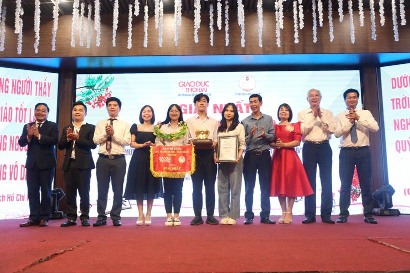 Trường THPT Vũ Quang giành giải Nhất với tác phẩm Người thầy trên núi.