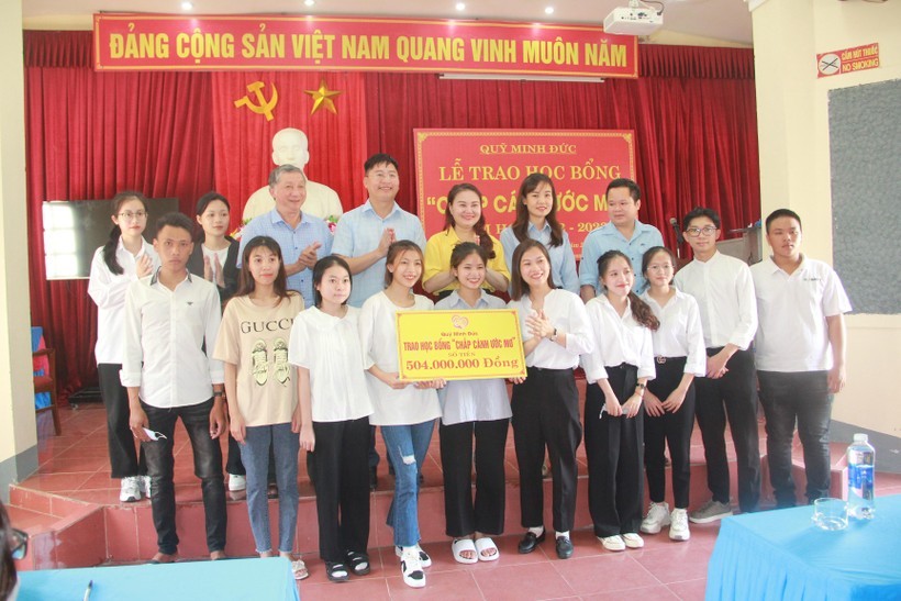 Những năm qua, Quỹ Minh Đức - Formosa đã trao nhiều tỷ đồng hỗ trợ học sinh có hoàn cảnh khó khăn ở Hà Tĩnh.