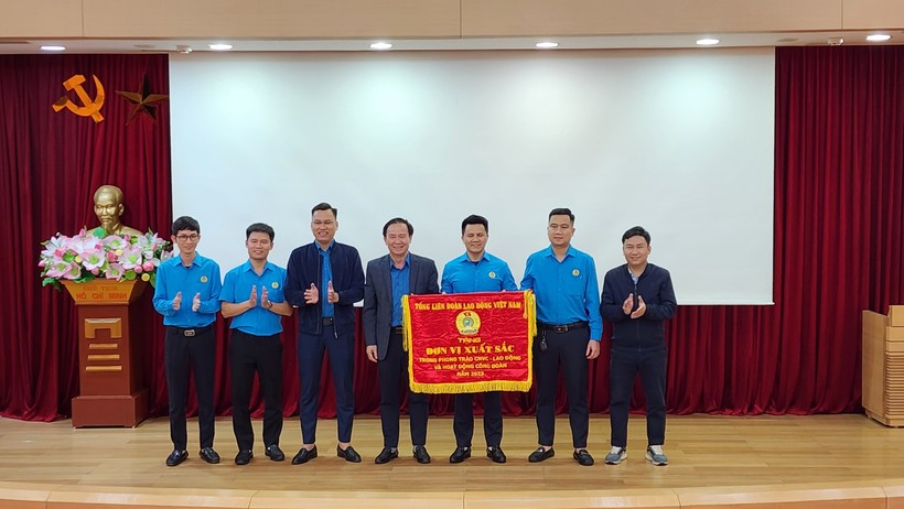 Công đoàn Formosa đón nhận cờ thi đua của Tổng Liên đoàn Lao động Việt Nam