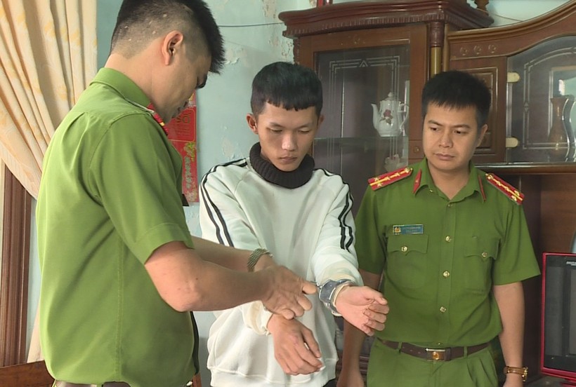 Quang bị cơ quan công an bắt giữ.