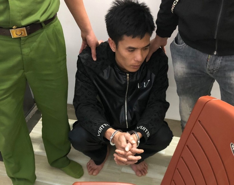 Phạm Văn Khang bị tạm giữ do tàng trữ ma tuý và súng quân dụng.