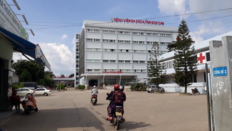 Bệnh viện đa khoa tỉnh Kon Tum nơi 2 bệnh nhân đang được các bác sĩ theo dõi, điều trị.