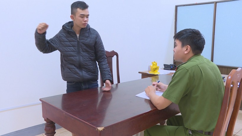 Nguyễn Tiến Thành Đạt tại cơ quan điều tra.