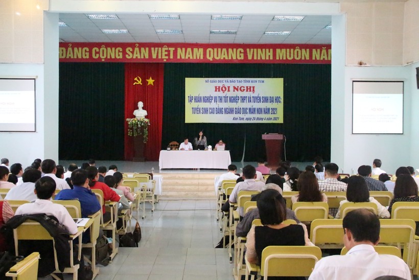 Kon Tum tổ chức Hội nghị tập huấn nghiệp vụ thi tốt nghiệp THPT và tuyển sinh Đại học, Cao đẳng ngành giáo dục mầm non năm 2021.