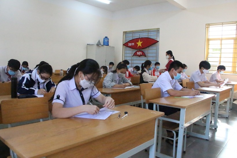 Các em học sinh tham gia Kỳ thi tuyển sinh vào lớp 10 Trường THPT Chuyên Nguyễn Tất Thành vừa qua.