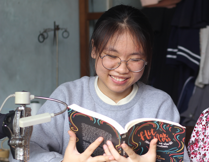 Mặc dù hoàn cảnh khó khăn, nhưng nữ sinh Nguyễn Hiếu Hằng luôn cố gắng, nỗ lực trong học tập.