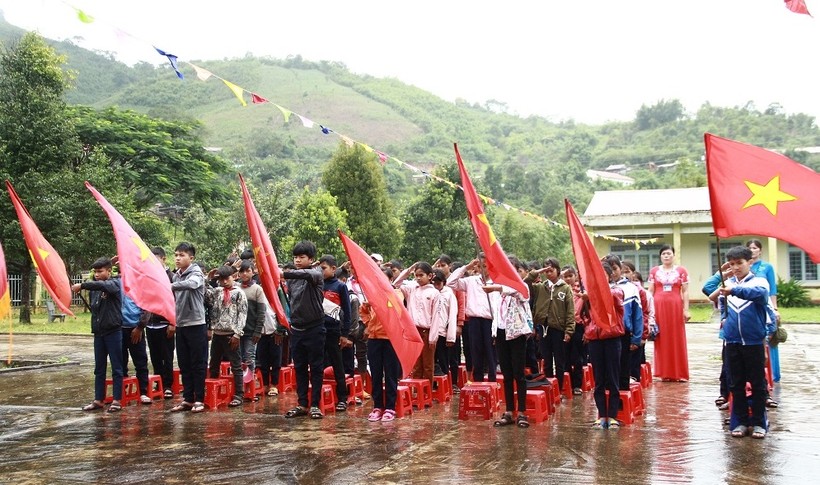Học sinh huyện miền núi Tu Mơ Rông (Kon Tum) trong buổi Lễ khai giảng muộn năm học 2019-2020.
