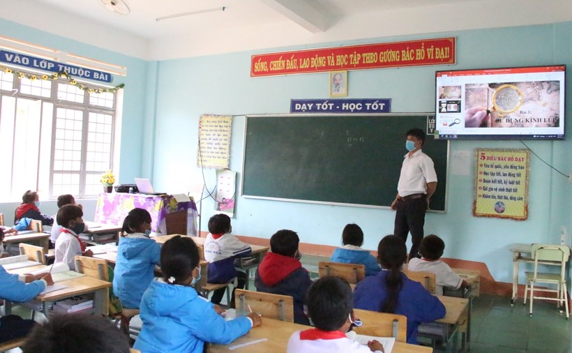 Hạnh phúc của giáo viên vùng cao Kon Tum là thấy học trò vui vẻ, chăm chỉ đến trường. Ảnh minh họa