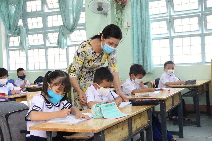 Học sinh trên địa bàn thành phố Kon Tum lần lượt đến trường học trực tiếp từ ngày 8/11.