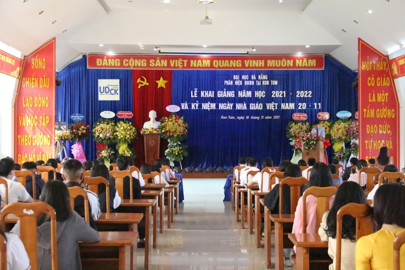 Phân hiệu Đại học Đà Nẵng tại Kon Tum khai giảng năm học 2021-2022.