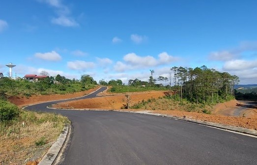 Khu biệt thự phía Bắc trung tâm huyện Kon Plông đã có một vài tuyến đường "mọc" lên.