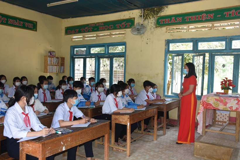 Cô Mạc Thị Thoan hạnh phúc khi thấy học trò trưởng thành.