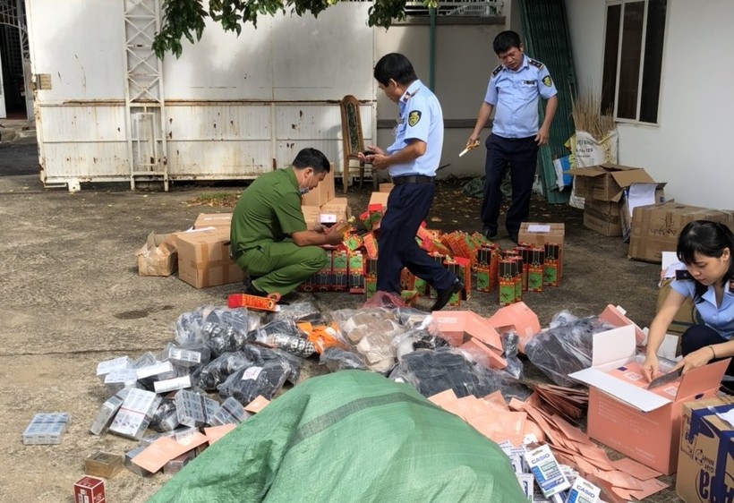 Cục Quản lý thị trường tỉnh Kon Tum phối hợp cùng các ngành chức năng tổ chức tiêu hủy lô rượu sâm Ngọc Linh giả.