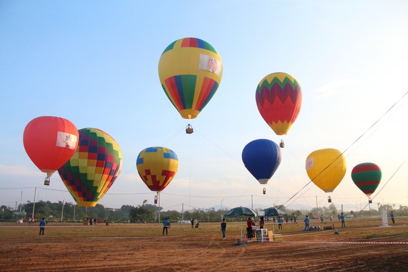 Tỉnh Kon Tum lần đầu tiên tổ chức ngày hội khinh khí cầu.