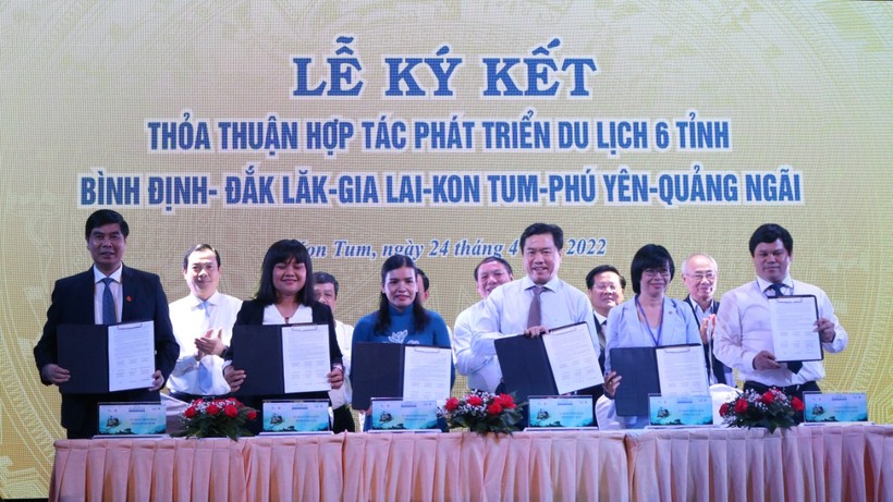 Ký kết thoả thuận hợp tác phát triển du lịch giữa Kon Tum và 5 tỉnh lân cận.