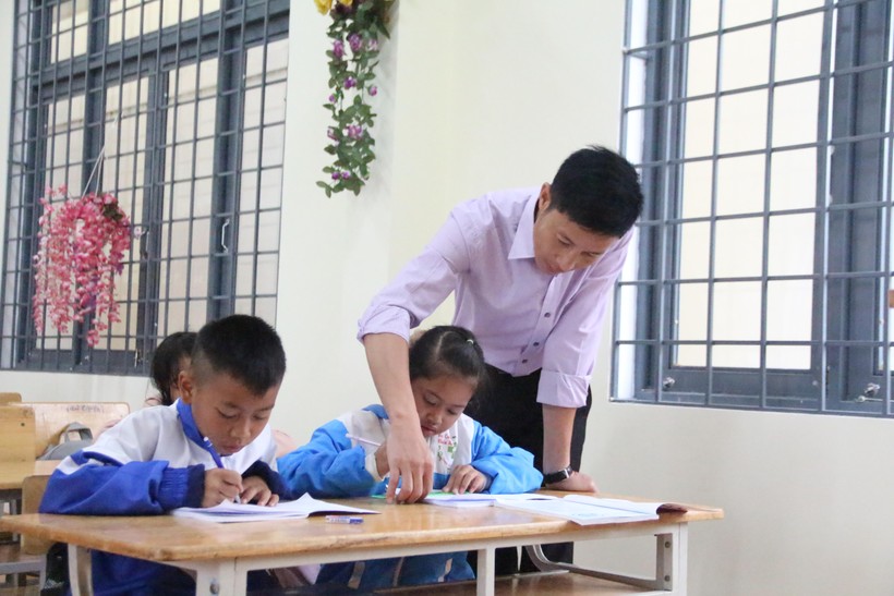 Thiếu giáo viên, ngành Giáo dục Kon Tum tiếp tục tuyển dụng, phân công thầy, cô dạy liên trường, liên cấp.