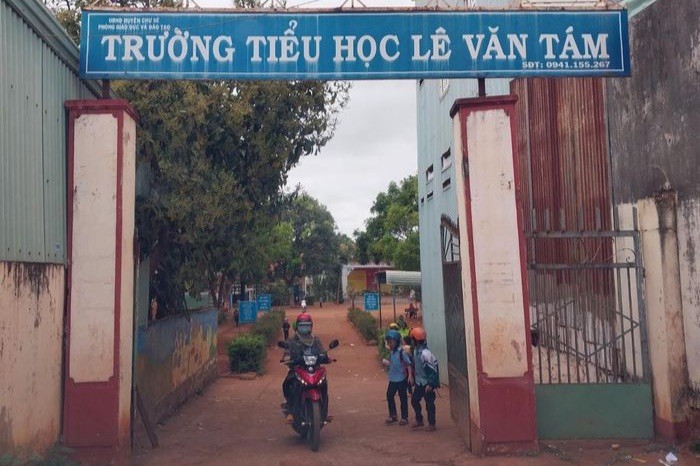 Trường Tiểu học Lê Văn Tám buộc trả lại 140 triệu đồng cho cha mẹ học sinh.