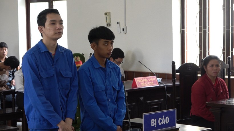 Nguyễn Xuân Thiện và Nguyễn Anh Vỹ tại phiên toà.