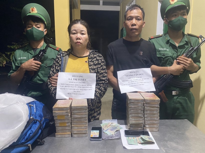 Vương Văn Đức và Lã Thị Tuyết bị bắt giữ khi vận chuyển 11kg ma tuý từ Lào về Việt Nam.