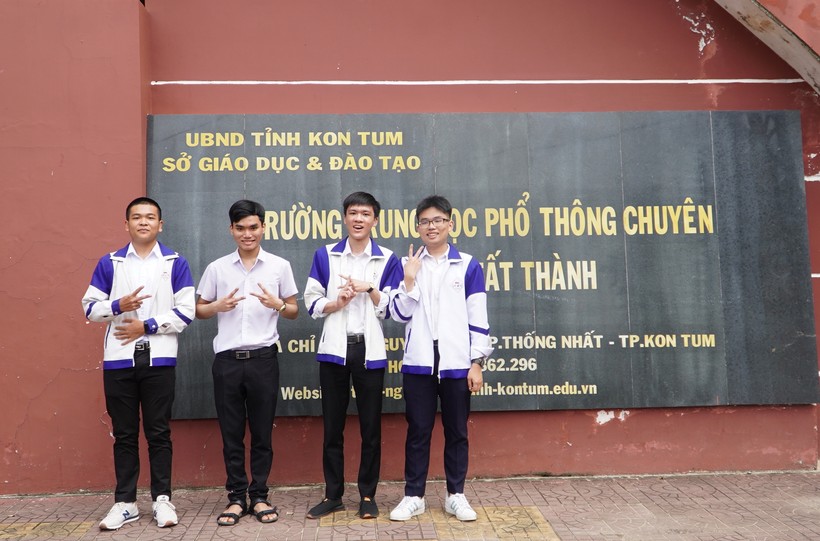 4 học sinh Trường THPT chuyên Nguyễn Tất Thành là thủ khoa khối A0, A1, B và C của tỉnh Kon Tum trong Kỳ thi tốt nghiệp THPT 2023.