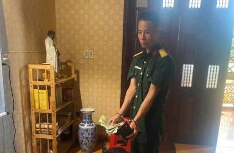 Phạm Văn Phương giả danh bộ đội vào chùa trộm tiền. (Ảnh: Đỗ Linh)