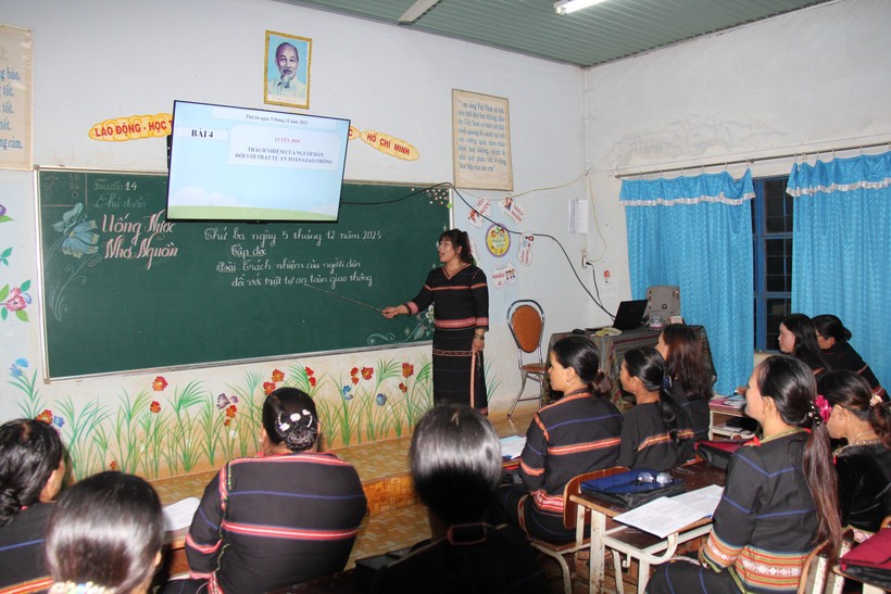 Lớp học xóa mù chữ ở xã Ia Dêr (huyện Ia Grai, tỉnh Gia Lai).