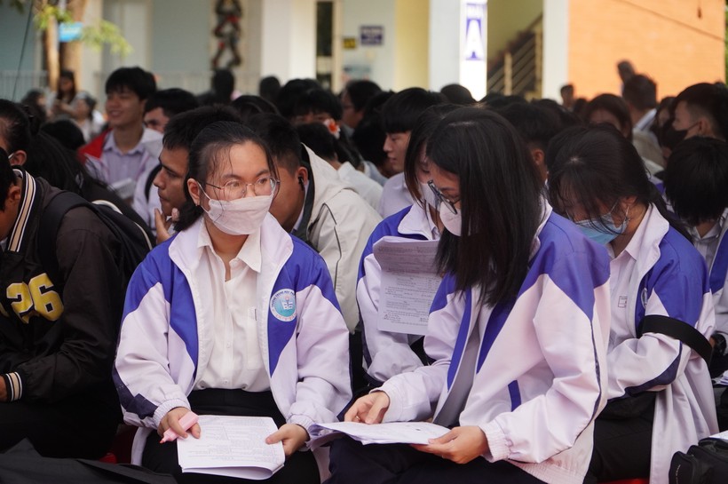 Học sinh trường THPT trên địa bàn tỉnh Kon Tum tìm hiểu về các ngành học của Đại học Đà Nẵng.