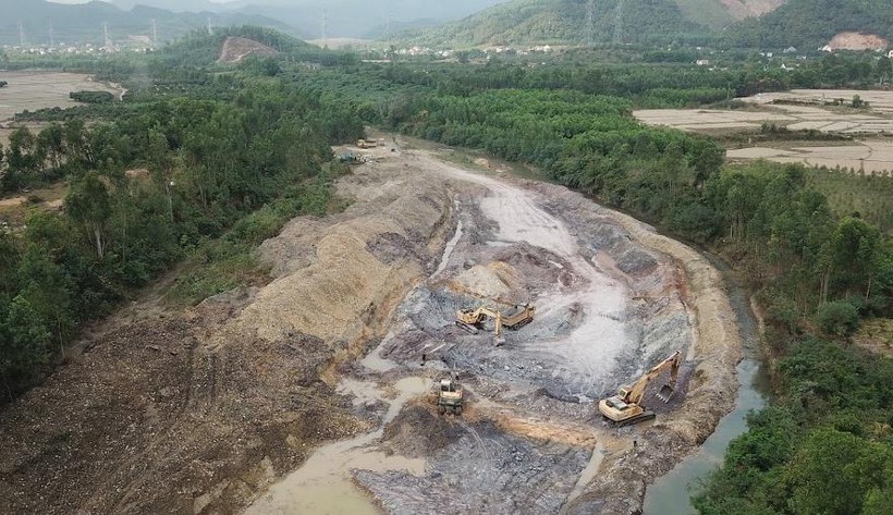 Một khu vực khai thác đất sét trái phép tại xã Bình Khê, thị xã Đông Triều (Quảng Ninh) bị báo chí phản ánh hồi đầu năm 2022.