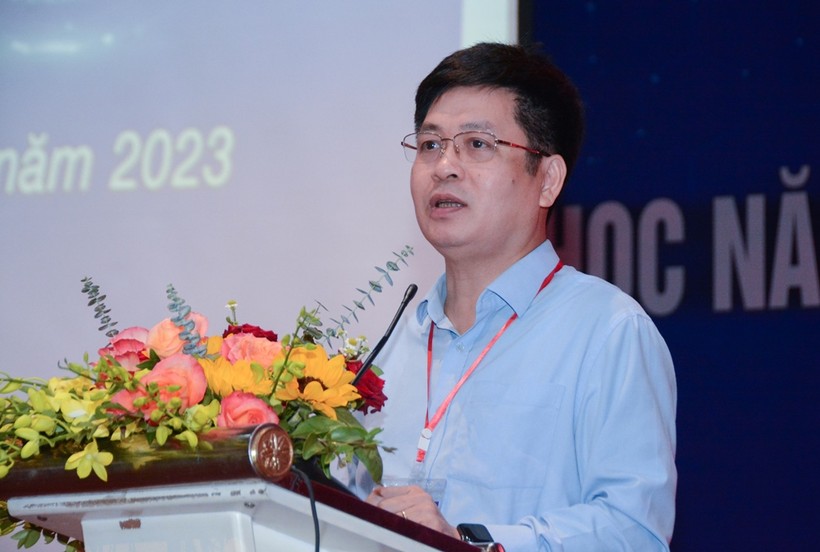 Vụ trưởng Vụ Giáo dục Trung học Nguyễn Xuân Thành phát biểu tại Hội thảo.
