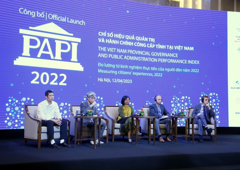 Các đại biểu, chuyên gia tham gia tọa đàm trao đổi, làm rõ một số vấn đề xung quanh chỉ số PAPI năm 2022.