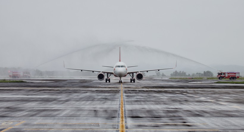 Chuyến bay số hiệu VJ486 chở 118 hành khách khởi hành từ Cảng hàng không quốc tế Cần Thơ đã hạ cánh tại sân bay quốc tế Vân Đồn (Quảng Ninh) sáng nay.