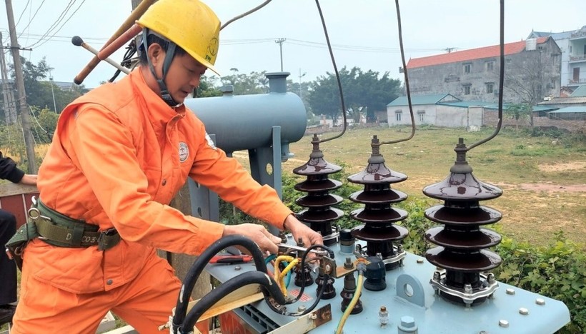 Thành phố Móng Cái cắt điện để đấu nối đường dây 110kV Móng Cái- Đông Hưng. 